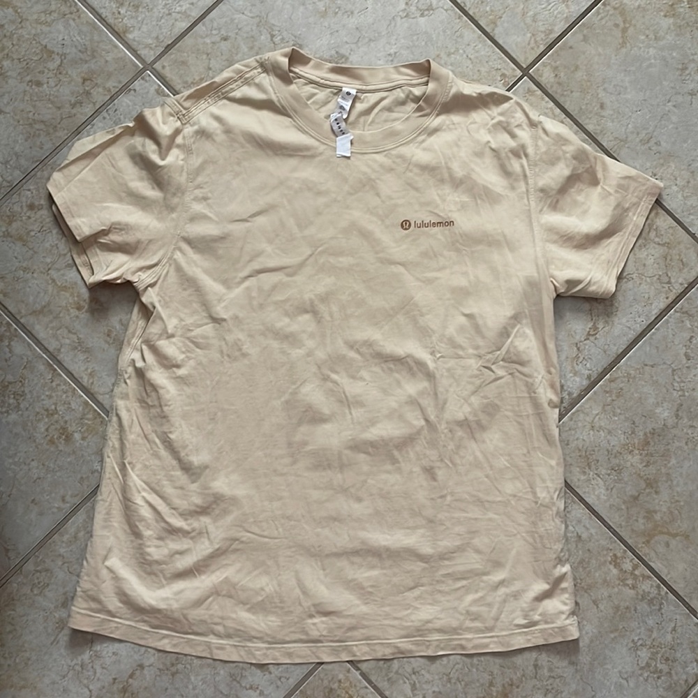 Lululemon perfectly oversize graphic T-shirt, size 6